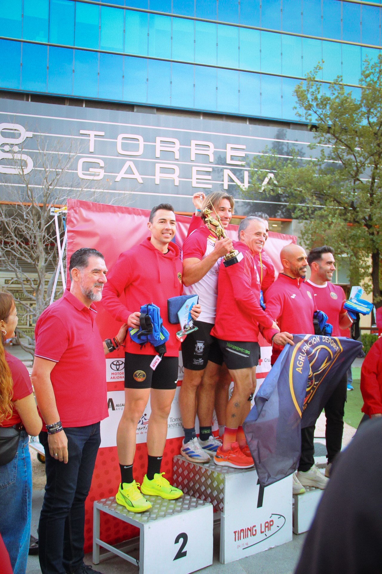 Entrega de trofeos de la VI Carrera Vertical de Cruz Roja en Torre Garena