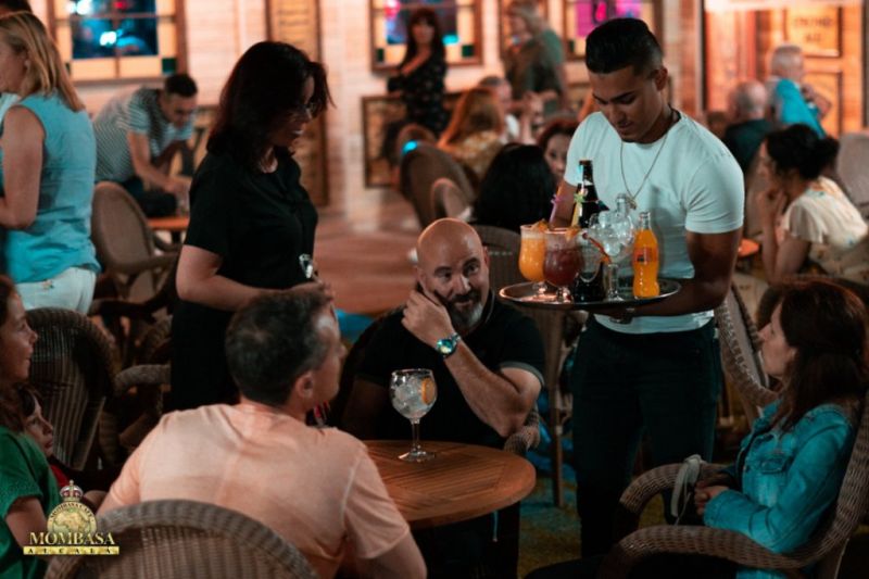 ¡Tenemos la mejor cura post-vacacional , un plan de terrazas en Mombasa con tus mejores amig@s.