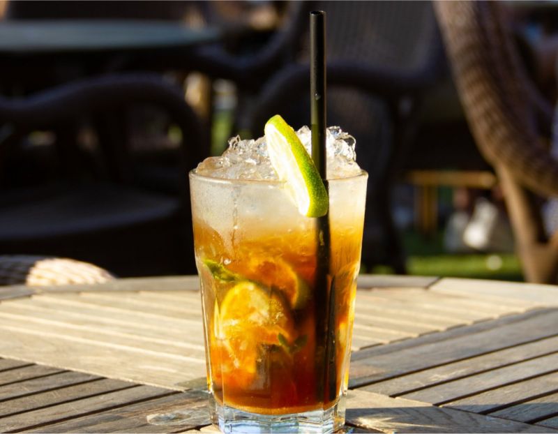 Calor, terraza, mojito y la mejor música electrónica