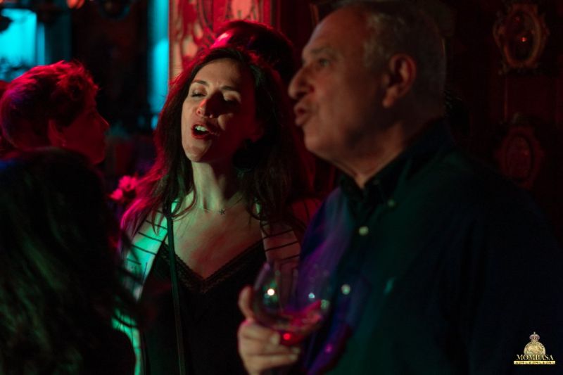 Disfruta con tus amigos, canta, baila y celebra