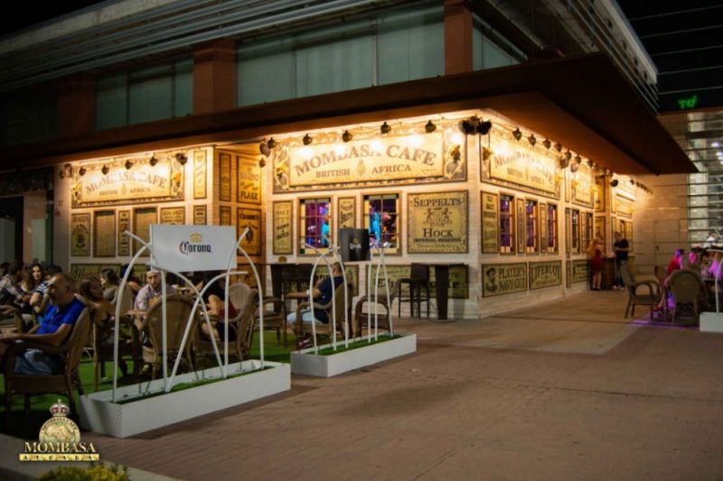 Siempre hay un buen plan para quedar en nuestras terrazas ¡Disfruta de nuestros cocktails o bebida favorita con tus amig@s y olvídate del calor!  