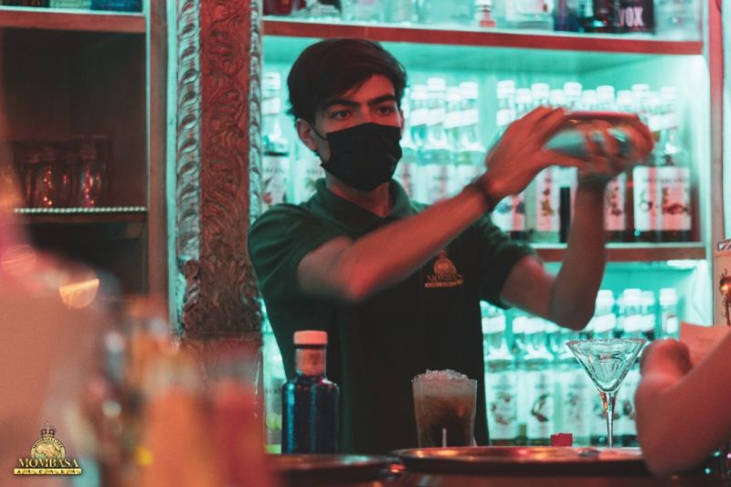 A todos nos encanta un buen cocktail, pero prepararlo de la mejor forma requiere de técnica y experiencia.