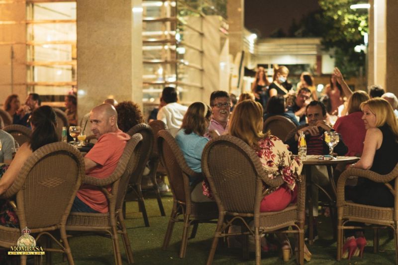 ¡Ha llegado el momento de llamar a esa persona que hace tanto que no ves, y contaros cómo han ido las vacaciones!