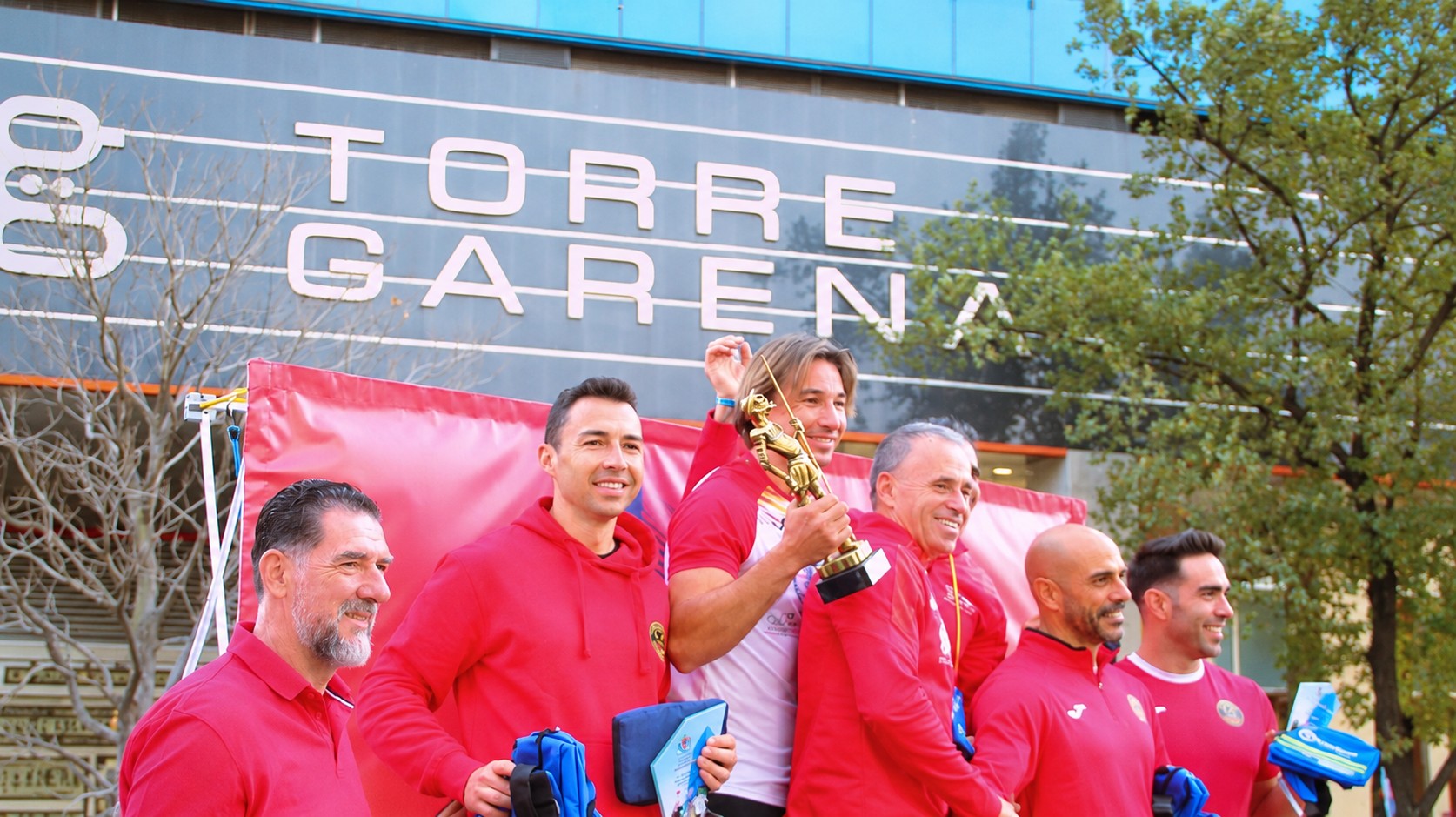 Garena Plaza acogió la VI Carrera Vertical de Cruz Roja: 288 escalones de solidaridad