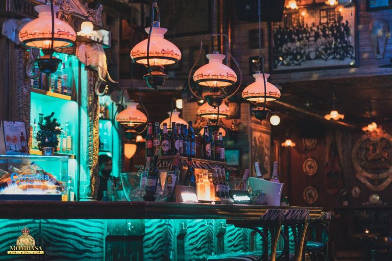 Empezamos Octubre con noticias nuevas que seguro que nos alegra a todos! Ya es posible disfrutar del Mombasa al 100%, con todo el aforo y las mesas disponibles.